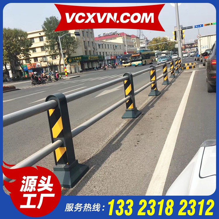 道路上有护栏 锌钢京式护栏哪家好 京式护栏的价格 市政工程防护护栏